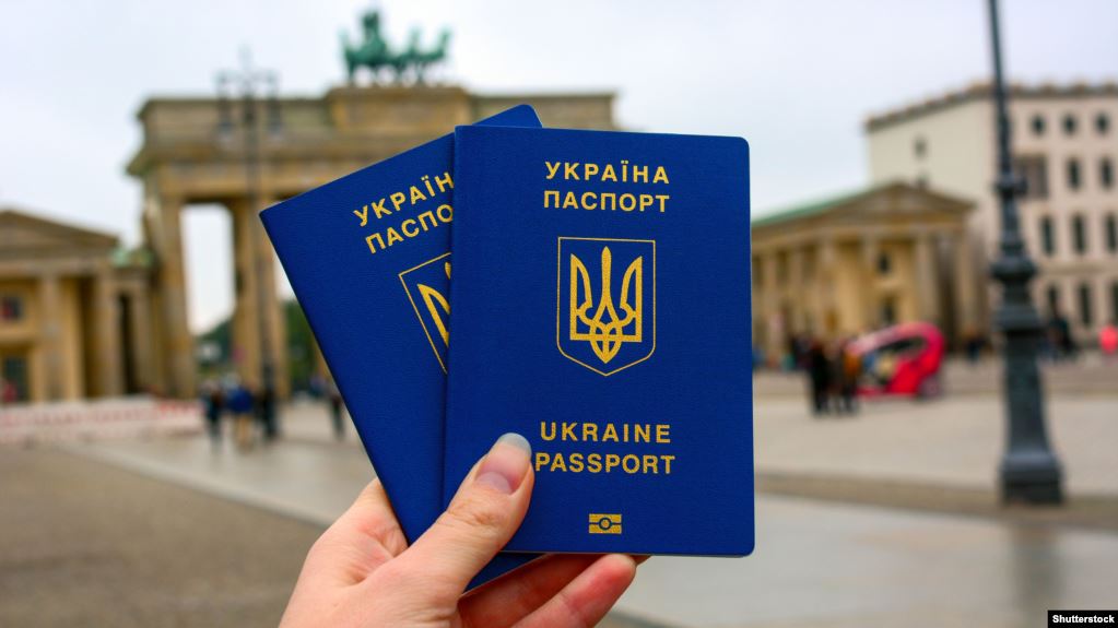 Україна втратила безвіз із двома країнами
