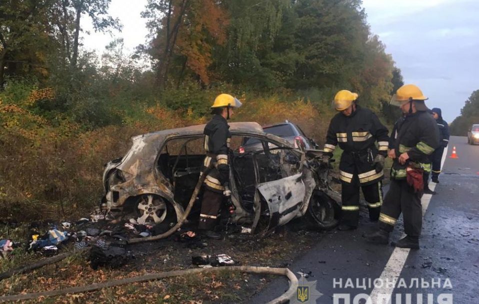 ДТП біля Луцька: постраждали 4 людей. Автівка згоріла вщент. ФОТО