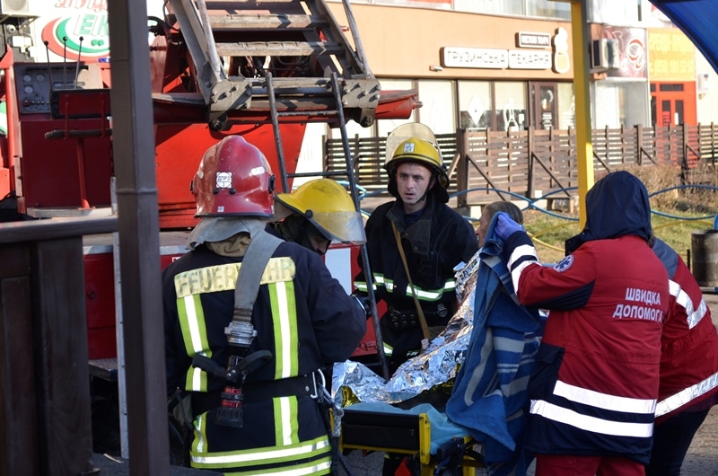 Пожежа у Луцьку: врятували одну людину, ще трьох евакуювали. ФОТО