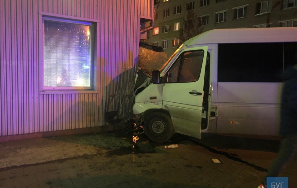 У аварії в Нововолинську постраждали двоє людей. ФОТО