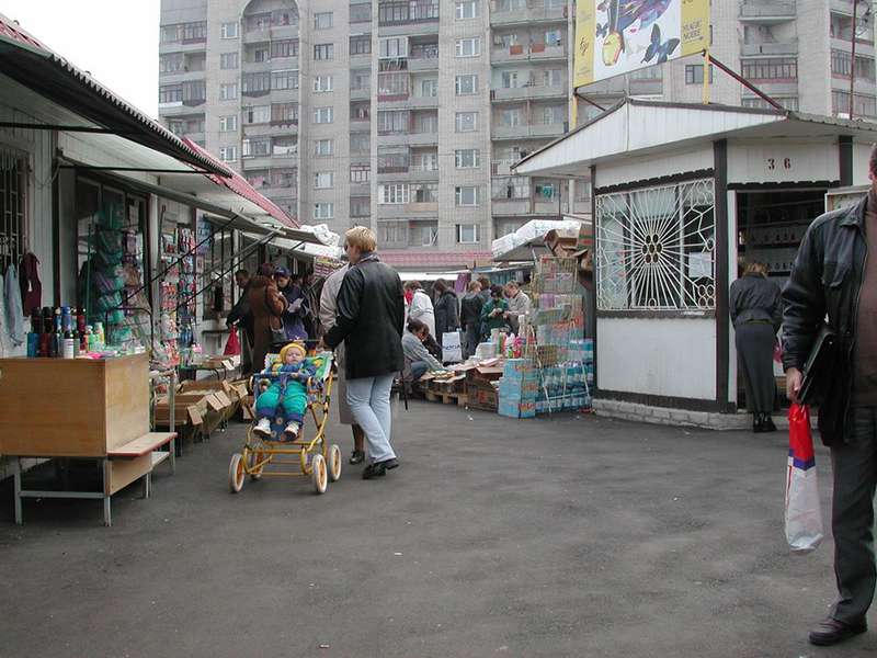 Варшавський ринок у Луцьку на світлинах 2000 року. РЕТРОФОТО