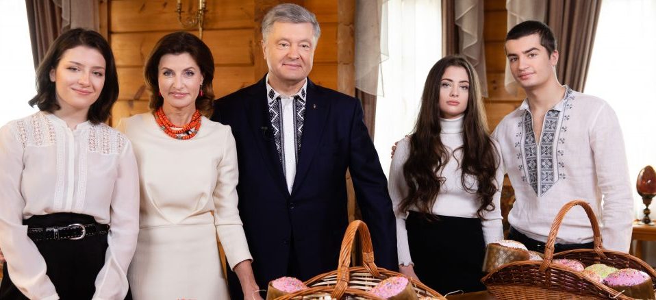 “Життя все одно переможе”: вітання п’ятого президента України із Великоднем. ВІДЕО