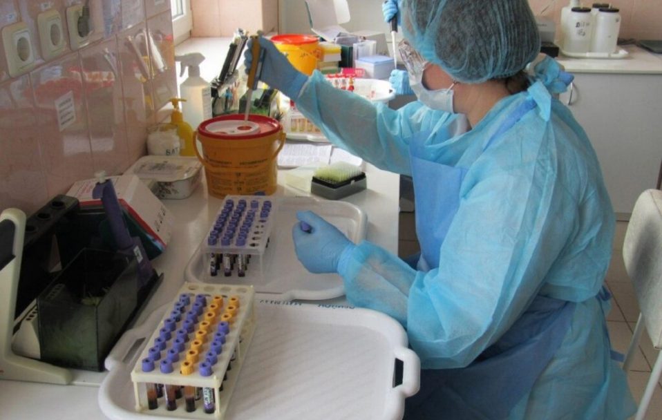 В Україні – майже 26 тисяч випадків коронавірусу. За добу виявили ще 553 хворих