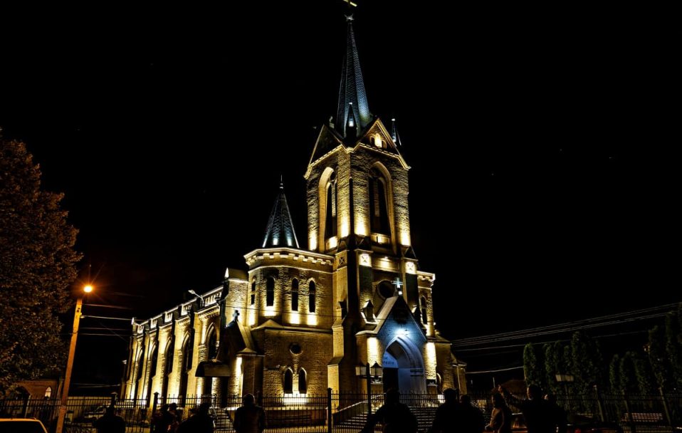 “Нове життя Старого міста”: у Луцьку підсвітили лютеранську кірху. ФОТО