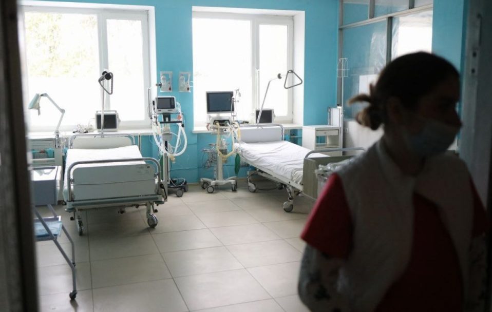 У 10 областях України лікарняні ліжка для пацієнтів з COVID-19 завантажені більш ніж на 70%