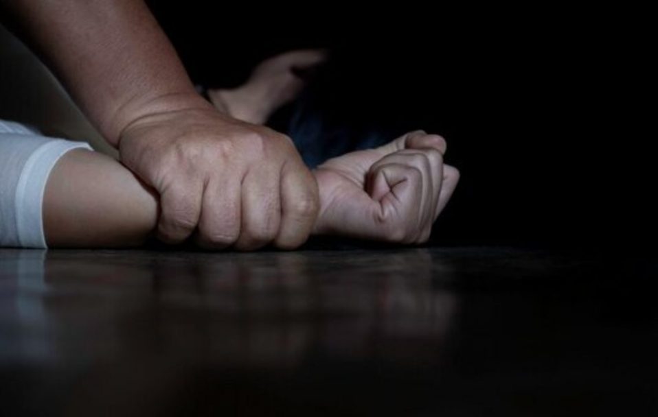Зґвалтування у селі на Волині: 22-річну дівчину забрала “швидка”