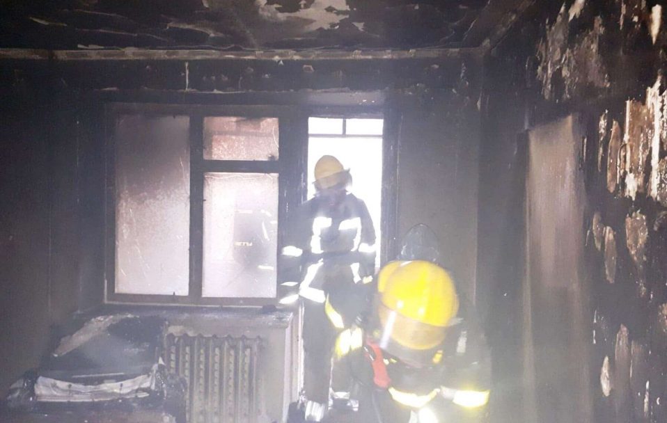 У Нововолинську через цигарку згоріла квартира: власника – госпіталізували. ФОТО