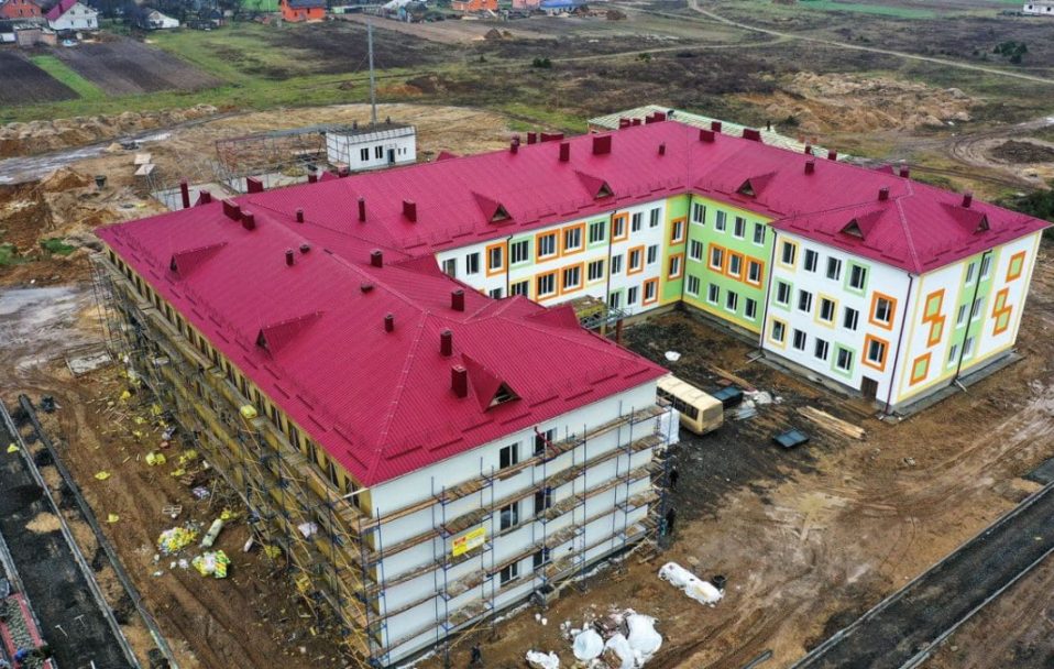 У селі на Волині будують школу за 114 000 000 гривень. ВІДЕО