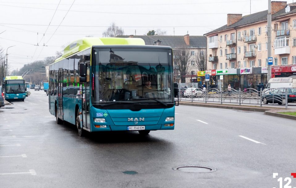 З 15 грудня Луцьком курсуватимуть ще три великі сучасні автобуси. ФОТО