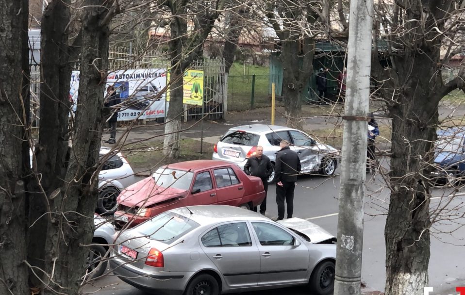 На Дубнівській у Луцьку – подвійна аварія. ФОТО