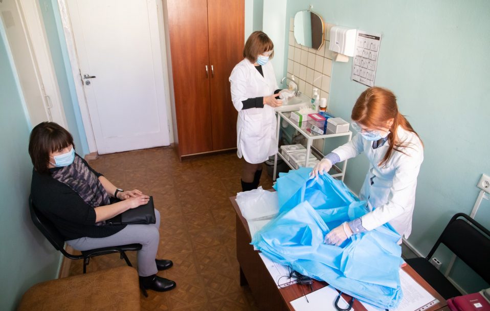 В Україні за добу коронавірус виявили у 13 371 людини. На Волині – у 362