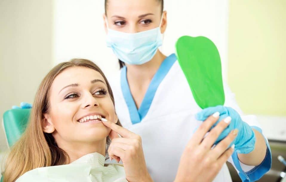 Вініри чи відбілювання: луцька стоматологиня розповіла, як отримати білосніжну посмішку
