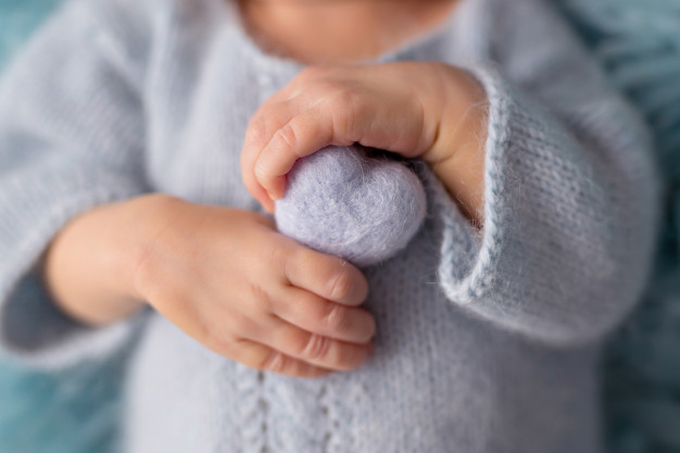 Волинські лікарі врятували новонароджену дівчинку, яка важила 960 грамів. ВІДЕО