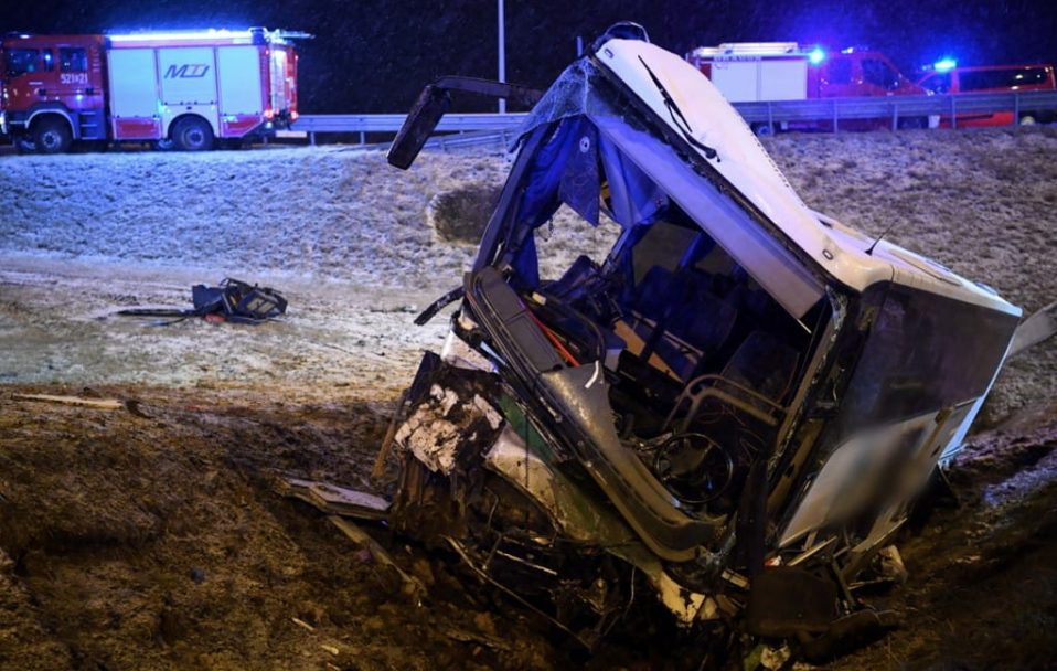 У Польщі автобус з українцями потрапив у ДТП: одна людина загинула, четверо травмувалися. ФОТО