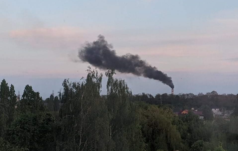 На Гнідавському цукровому заводі прокоментували чорний дим, який лякає лучан. ВІДЕО