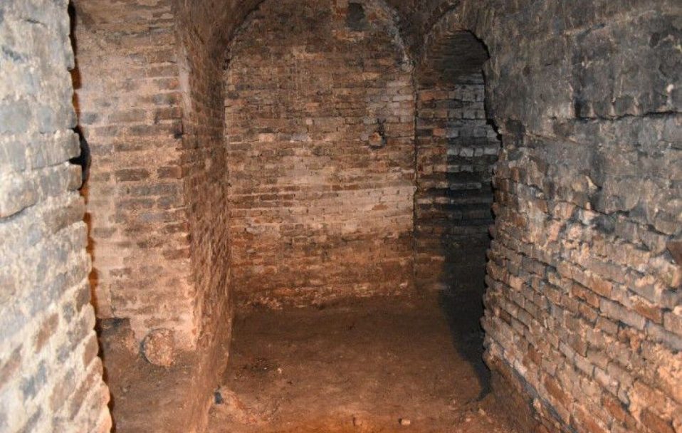 Під час розкопок у підземеллях в Луцьку виявили ще одну старовинну знахідку. ФОТО