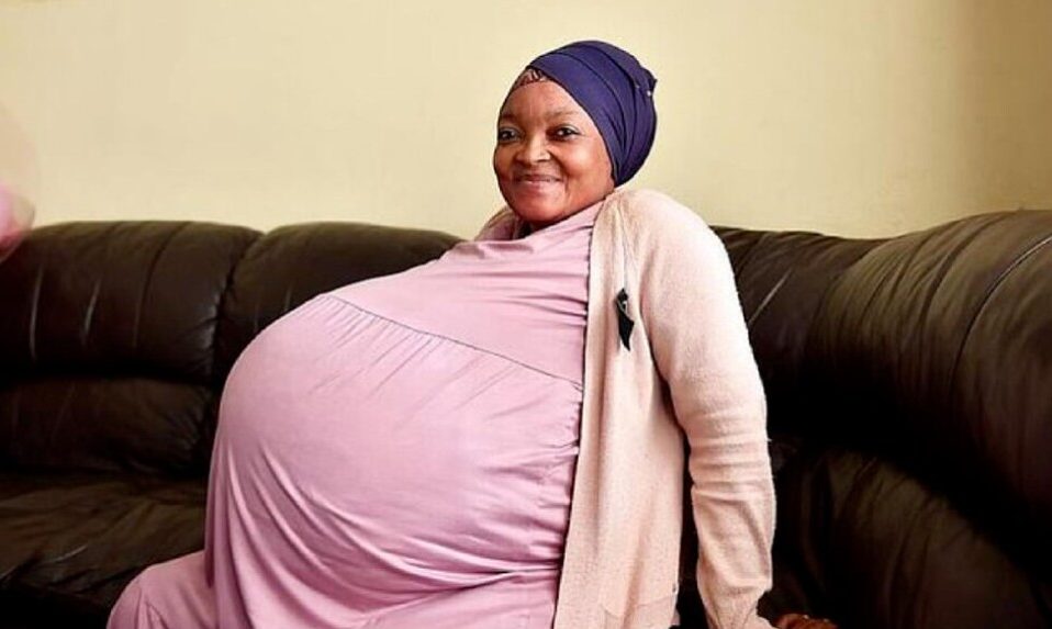 Жінка з Південної Африки народила одразу десятьох дітей