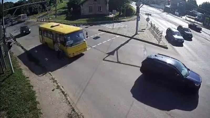 У Луцьку водій маршрутки збив велосипедиста
