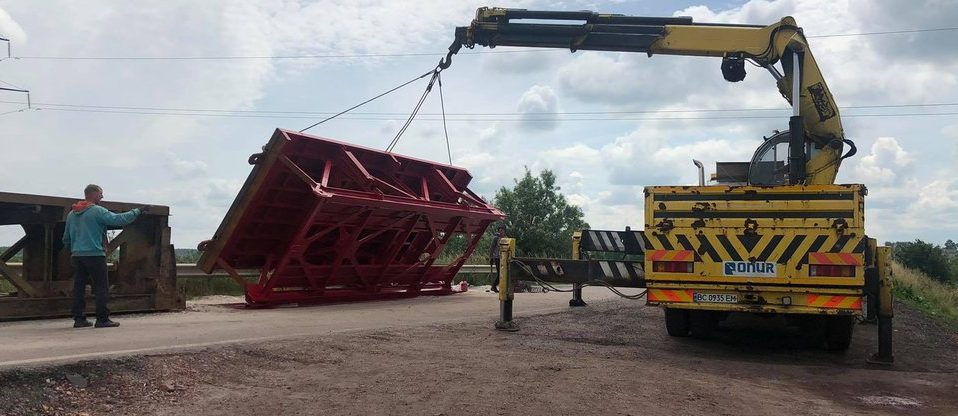 На місці обваленого мосту на трасі “Луцьк-Львів” почнуть будувати новий. ФОТО