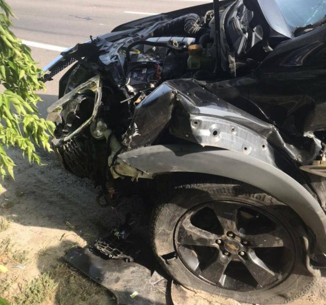 Від удару авто занесло на тротуар: на в’їзді у Луцьк – аварія. ФОТО