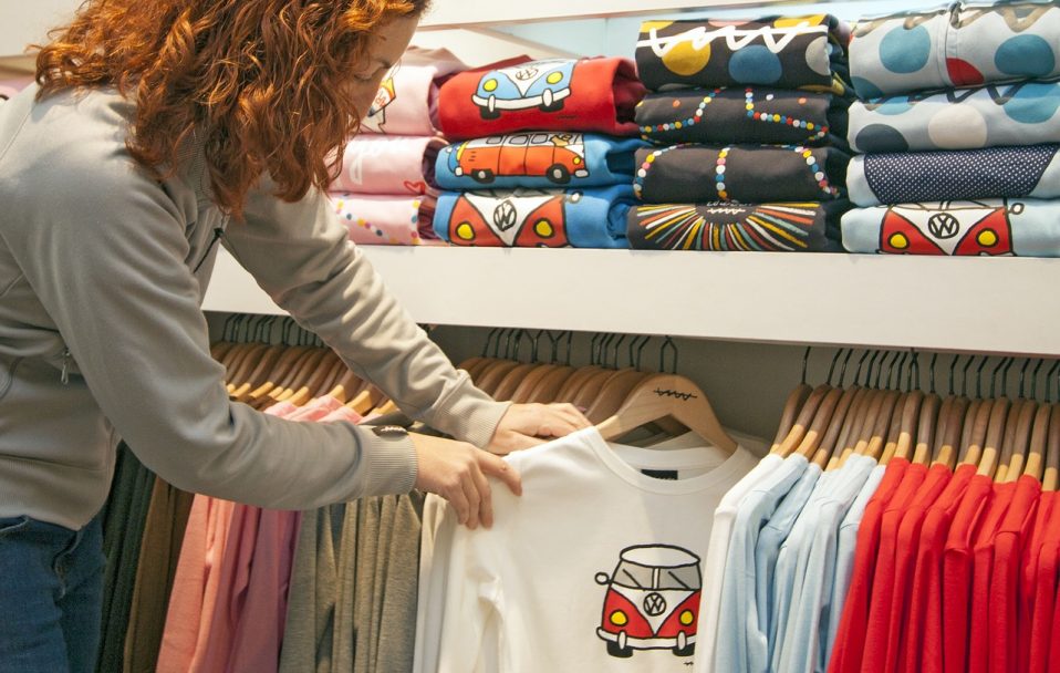 У Луцьку 17-річна дівчина обчистила магазин одягу