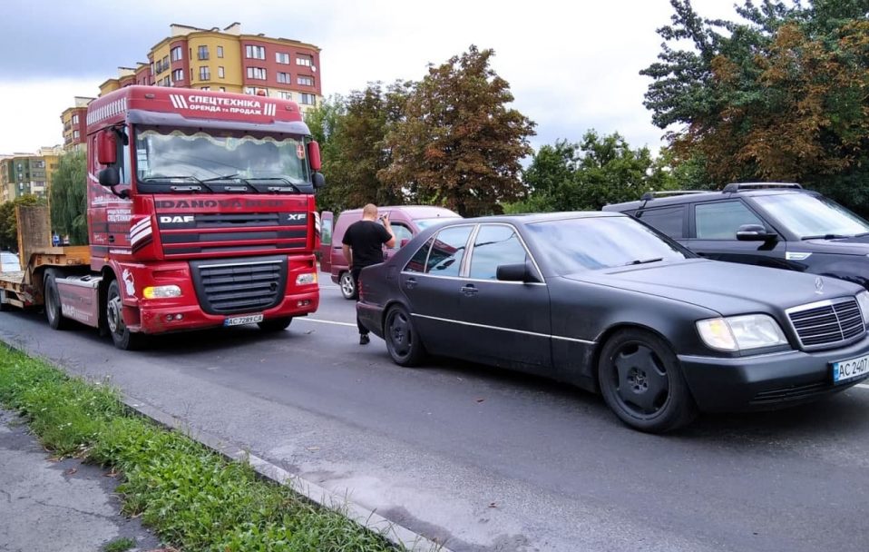 У Луцьку – аварія за участю вантажівки і легковика