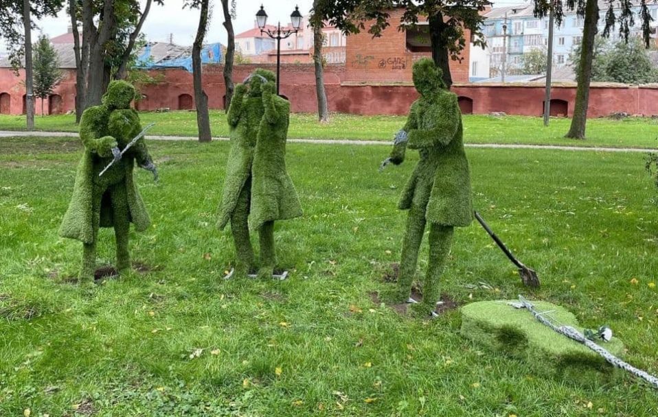У Володимирі-Волинському відкрили парк вічнозелених скульптур. ФОТО