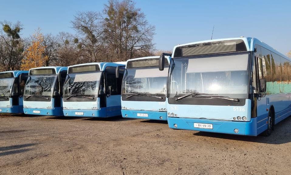 Автобуси замість маршруток: у Луцьк привезли нову партію громадського транспорту. ФОТО