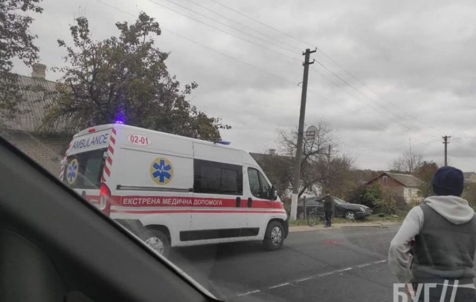 Смертельна аварія у Володимирі: легковик збив жінку і врізався у паркан. ФОТО