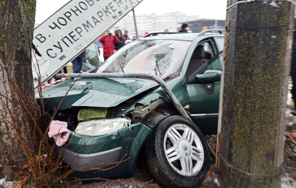 У Луцьку – аварія біля «Там Таму»: авто збило на переході 4 людей. ФОТО