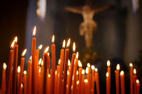 Навіщо у церкві запалювати свічку та як це робити правильно. Пояснення луцького священника