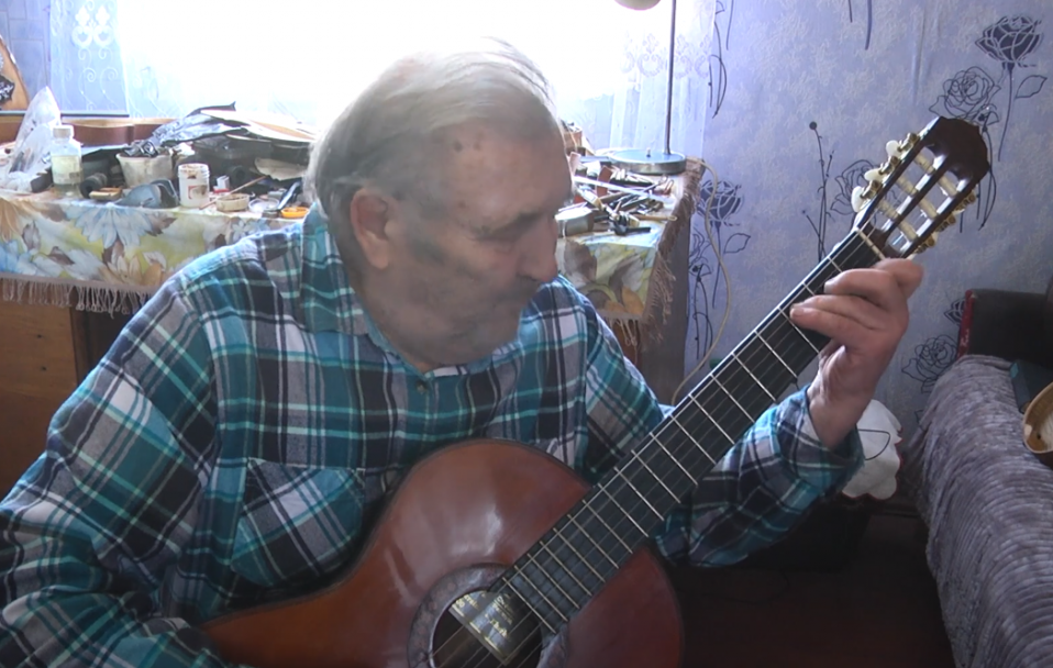 Присвятив життя скрипці: історія неймовірно талановитого пенсіонера з Волині. ВІДЕО
