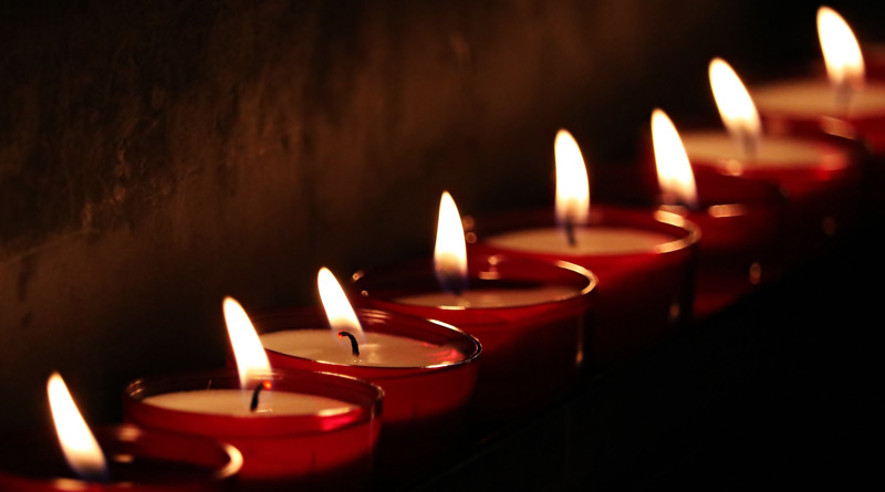 «Лампочка замість свічки? Ні, вогонь має бути живий», – луцький священник