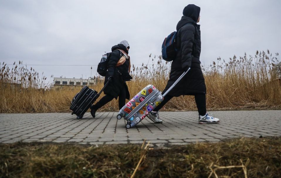 Що треба знати і мати українцям, які від війни тікають за кордон. ВІДЕО