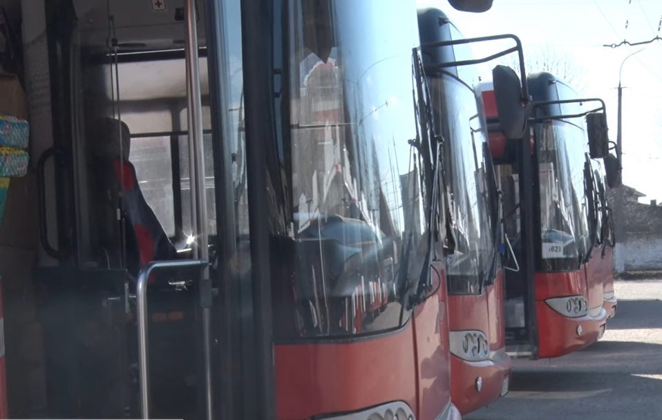 Литва прислала Луцьку 6 автобусів та гуманітарну допомогу. ВІДЕО