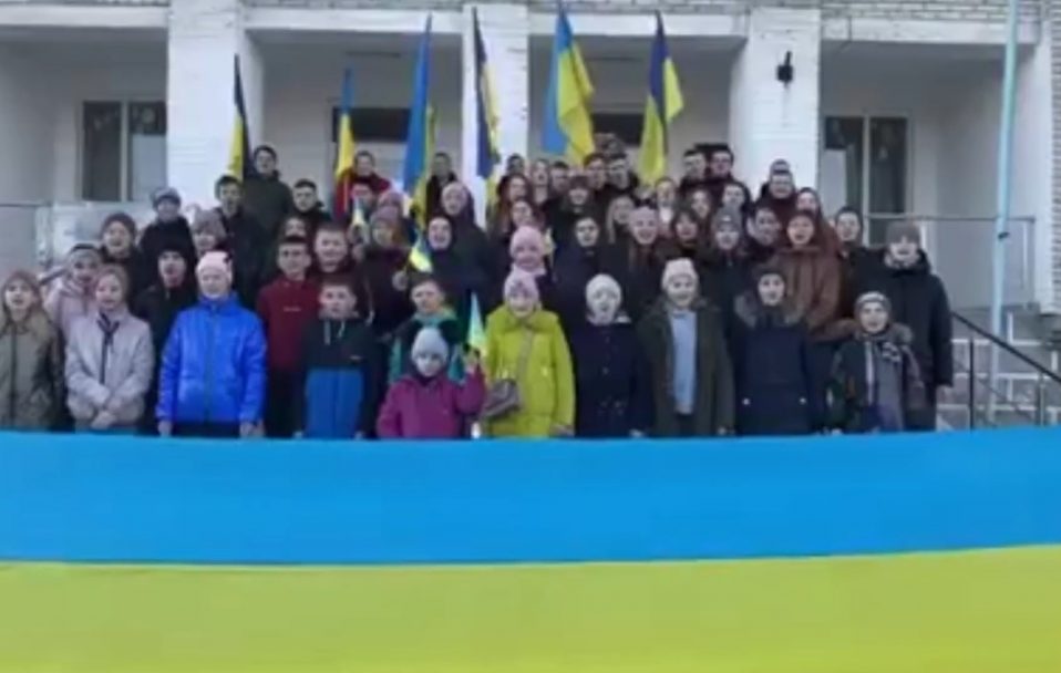«Закрийте небо над Україною!» Діти із села Велимче звернулися до НАТО. ВІДЕО