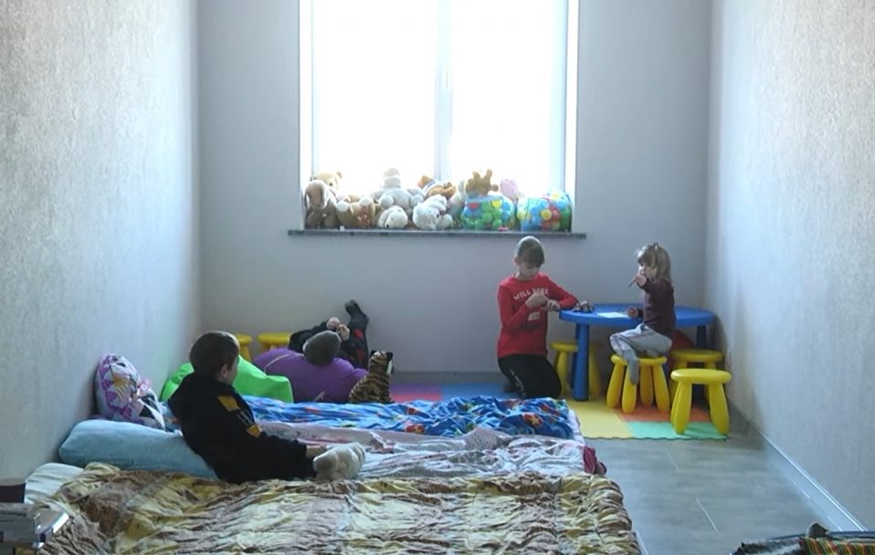 Церква у Луцьку допомагає біженцям, у яких війна забрала домівки. ВІДЕО