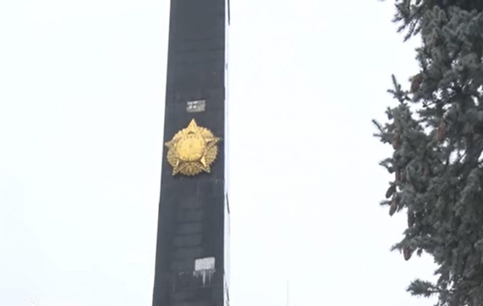 Декомунізація меморіалу у Луцьку: яка комуністична символіка тут є досі. ВІДЕО