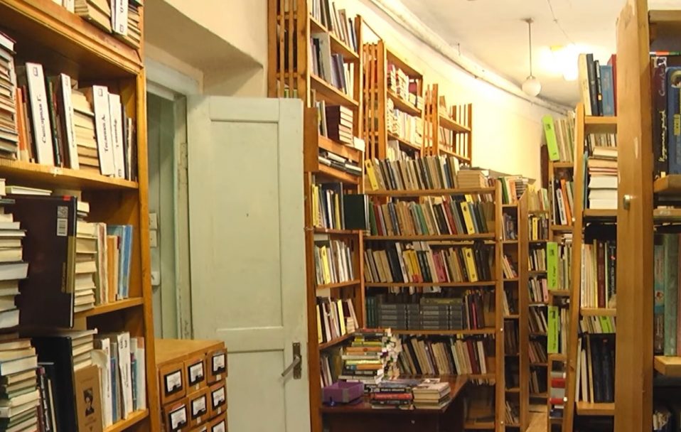 Російським книгам тут не місце: на Волині з бібліотек масово вилучають літературу. ВІДЕО
