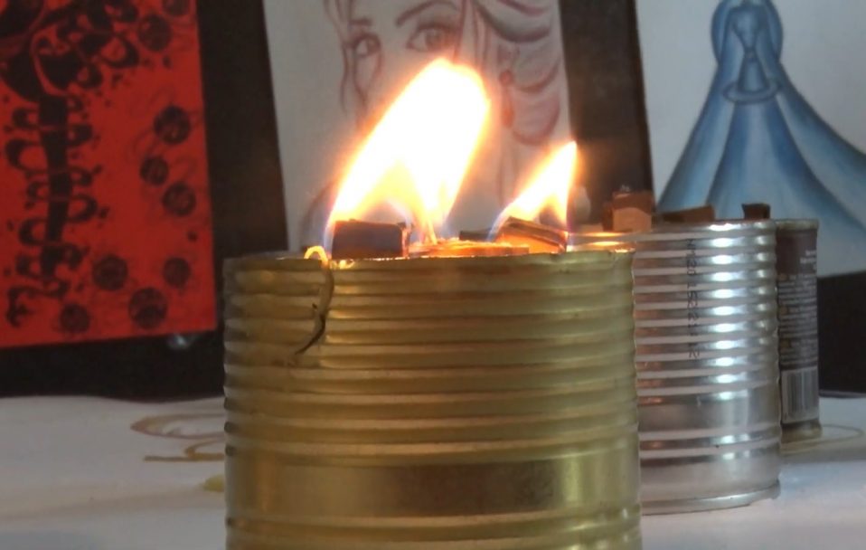 У Торчині на Волині виготовляють окопні свічки: для чого вони потрібні. ВІДЕО