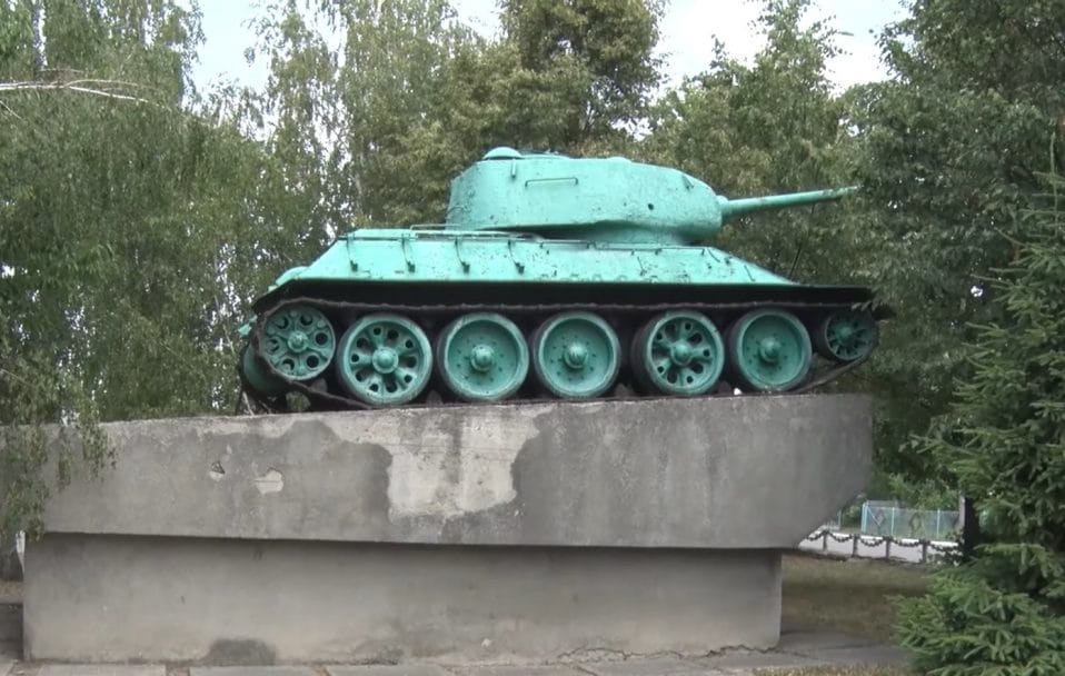 Чому в Іваничах не хочуть зносити радянський танк. ВІДЕО