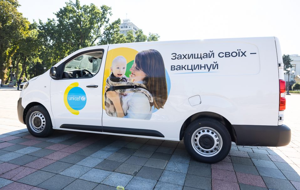 ЮНІСЕФ закупив для України понад 1,5 мільйона доз вакцин та дає 30 автомобілів, щоб їх перевозити