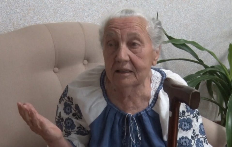 Лишалася в халаті й капцях: історія пенсіонерки з Харкова, яка втратила дім. Відео