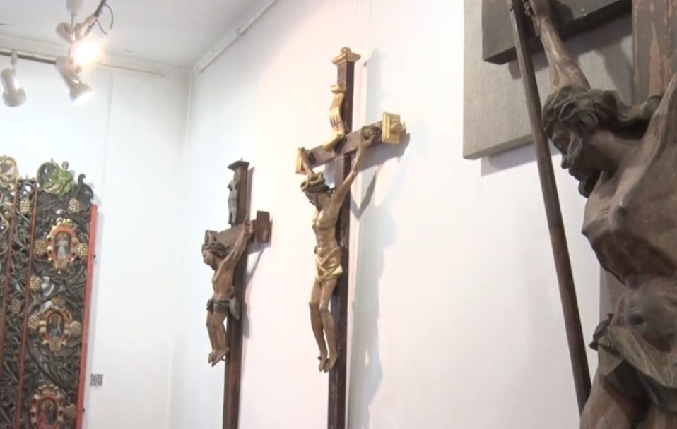 Унікальні хрести та сучасні образи: у Музеї Волинської ікони – нові експонати. Відео