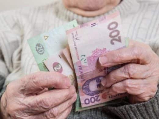 У Вараші 87-річний пенсіонер передав ЗСУ 35 тисяч гривень