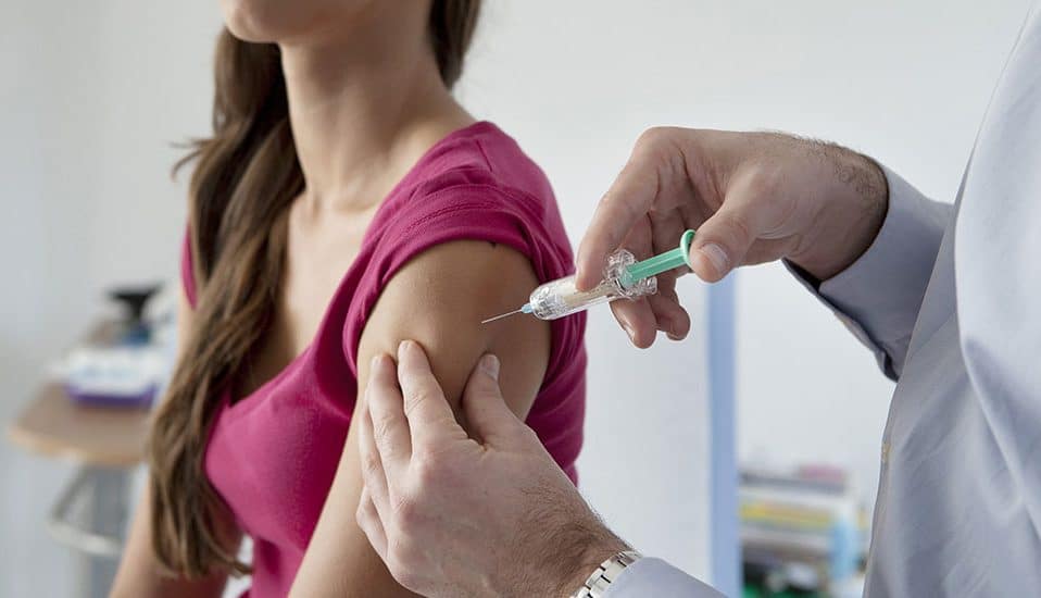 Вакцинація дорослих: які щеплення мають бути у людей 25+ років