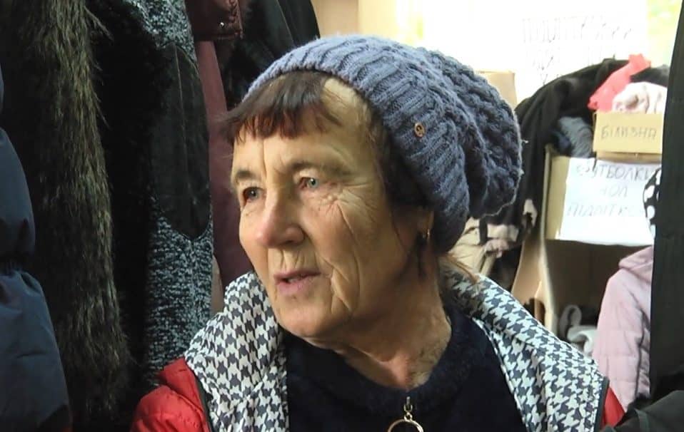 Пенсіонерка жила в погребі, а її донька й онуки – в окупації. Відео