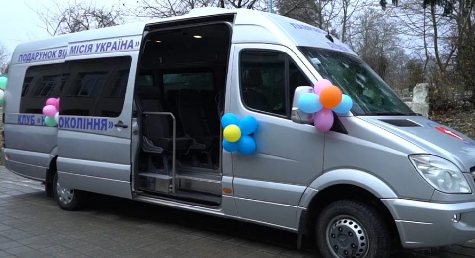 Лаврівський ліцей отримав новий шкільний автобус. Відео