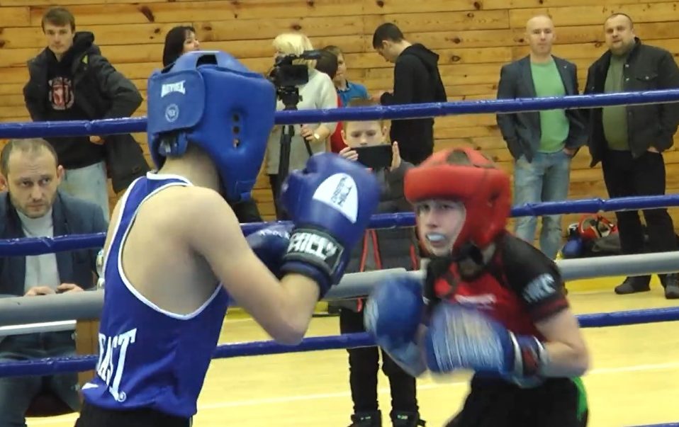 Б‘ють ногами й кулаками: у Луцьку – змагання із французького боксу. Відео