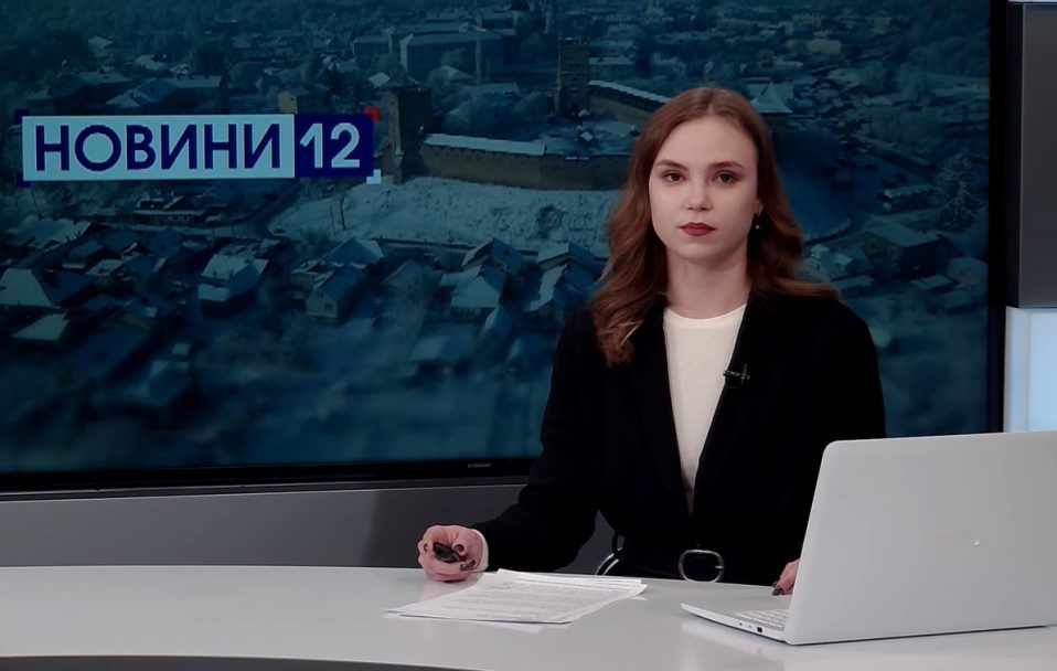 Новини, вечір 21 лютого: елітний позашляховик у кущах, дистанційка 24 лютого, українізували літургію